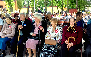 Wyjątkowy koncert na cześć najstarszych mieszkańców gminy Orzysz. 48 seniorów powyżej 90 roku życia odebrało medale i upominki